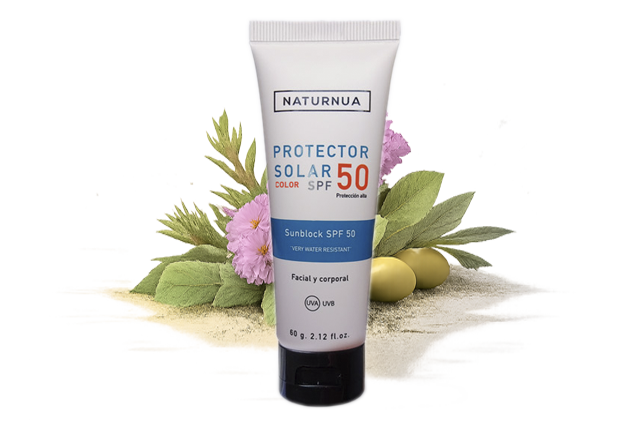 Protector solar con color Naturnua Real Corpus